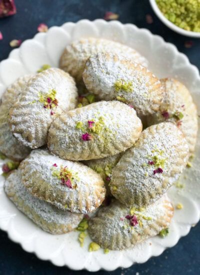 Maamoul Cookies with Pistachio (معمول بالفستق) - Cookin' with Mima Maamoul Cookies, بيتي فور, Arabic Sweets Recipes, Christmas Cookies Recipes, Lebanese Desserts, Raw Pistachios, حلويات عربية, Arabic Dessert, Flat Cakes