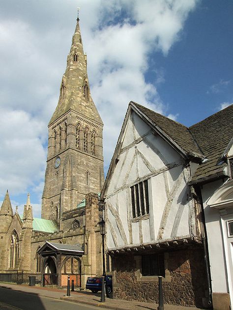 Leicester guildhall museum with cathedral in the background. England/ The Guildhall was buit in the 1300s Guild Hall, Leicester Uk, Leicester England, Richard Iii, King Richard, Kingdom Of Great Britain, Cathedral Church, Victoria Park, England And Scotland