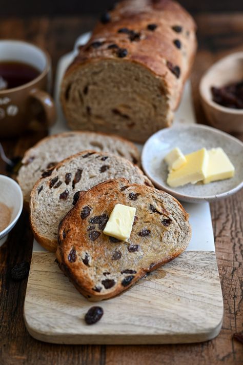 Cinnamon raisin bread Rasin Bread Recipes, Cinnamon Raisin Bread Recipe Easy, Vegan Cinnamon Raisin Bread, Whole Wheat Cinnamon Raisin Bread, Cinnamon Raisin Loaf, Best Easy Banana Bread, Cinnamon Raisin Rolls, Rasin Bread, Raisin Bread Recipe