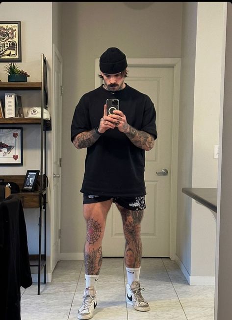 Men Gym Outfits Aesthetic, Men’s Gym Wear Outfits, Aesthetic Guy Fits, Gym Outfit Men Style, Men Gym Outfit, Mens Gym Outfits, Men Athleisure, Men With Tattoos, Coachella Outfit Men