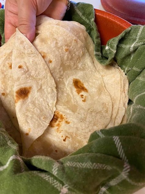 Tortilla Recipe No Baking Powder, Tortilla Recipe Without Baking Powder, Easy Tortilla Recipe, Flour Tortilla Recipe, Tortilla Recipes, Homemade Flour, Recipes With Flour Tortillas, Homemade Flour Tortillas, Flour Tortilla