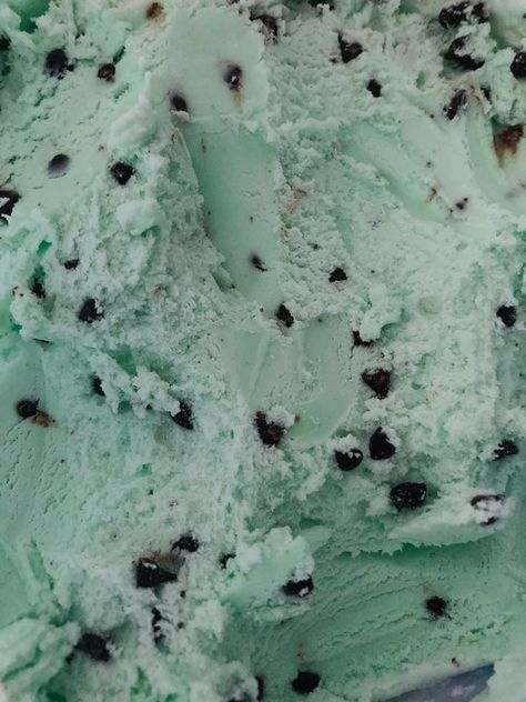 Saltwater Taffy Aesthetic, Mint Choco Wallpaper, Mintchoco Ice Cream, Mint Chocolate Chip Ice Cream Aesthetic, Mint Ice Cream Aesthetic, Mint Chocolate Aesthetic, Ava Chen, Mint Choco, Ice Cream Wallpaper