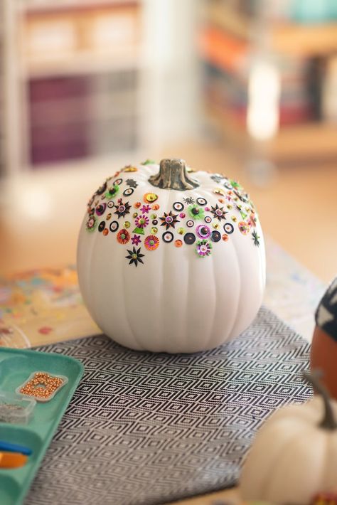 Sequin Covered Craft Pumpkins Craft Pumpkins, Halloween Crafts Decorations, Fall Halloween Crafts, Fall Crafts Diy, Halloween Diy Crafts, Diy Pumpkin, Halloween Crafts For Kids, Pumpkin Crafts, Farmhouse Christmas Decor