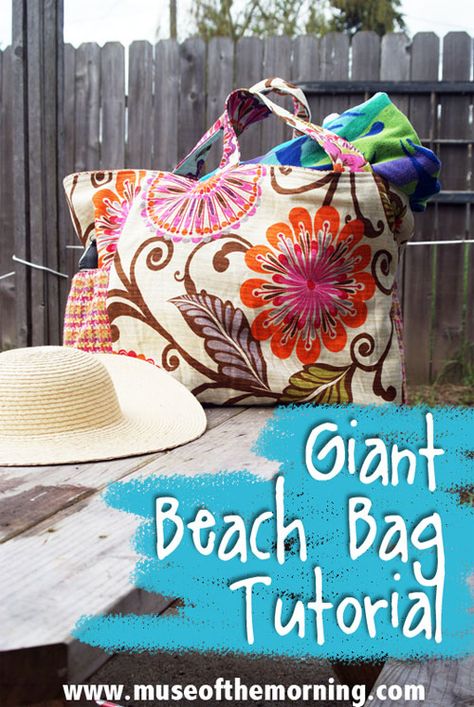 Free Bag Pattern and Tutorial - Giant Beach Bag Beach Bag Tutorials, Beach Bag Pattern, Tote Tutorial, Projek Menjahit, Large Beach Bags, Sewing Bags, Sew Ins, Sewing Purses, Bag Tutorial