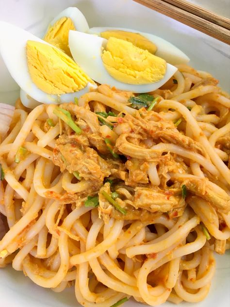 Nann Gyi Thoke is the famous noodles salad in our country🥢 Ig• wei.er_lovesfoods Don't re-edit or repost my picture. Pls drop crd before using my photo. Thank you for loving 😽💝 Burmese Food Recipes, Myanmar Traditional Food, Myanmar Food, Noodles Salad, Burmese Food, Food Street, Myanmar Traditional, Street Foods, Golden Trio