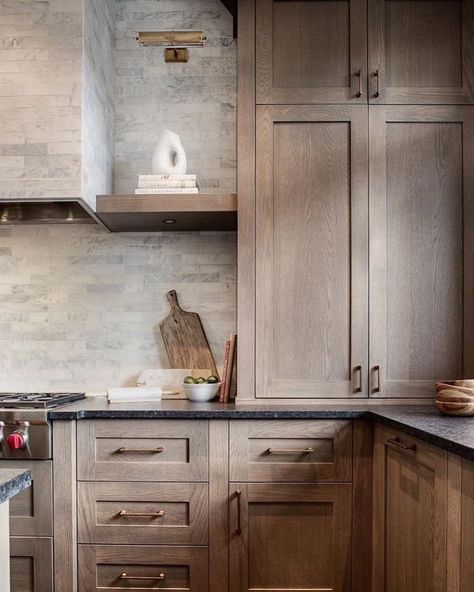 A New Take on All-Wood Kitchens - Studio McGee Black Kitchen Countertops, Wooden Kitchen Cabinets, Natural Wood Kitchen, Kabinet Dapur, Wood Kitchen Cabinets, Gorgeous Kitchens, Interior Modern, Modern Farmhouse Kitchens, Trendy Kitchen