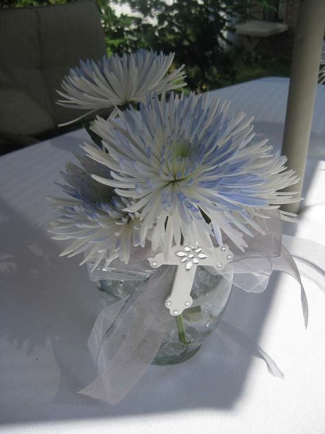 Boy Baptism Decorations, Baptism Brunch, Christening Centerpieces, Spider Flower, Baptism Party Ideas, Baptism Decor, Communion Ideas, First Communion Party, Baptism Decorations