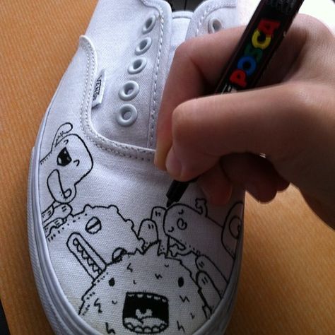 Vans Custom Ideas, Doodle Shoes, Vans Custom, Painted Shoes Diy, Custom Sneakers Diy, Painted Canvas Shoes, Painted Vans, White Canvas Shoes, Custom Painted Shoes