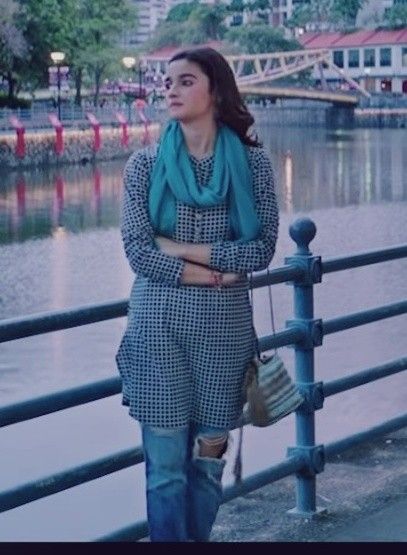 Jeans Kurti Style, Kurti Styling, Simple College Outfits, Kurti With Jeans, Simple Kurta Designs, Western Wear Outfits, Short Kurti, Simple Kurti Designs, Casual Indian Fashion