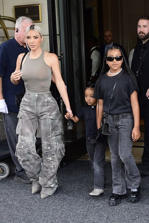 Kim Balenciaga, Kim Outfits Kardashian, Kim K Balenciaga, Kim Kardashian Nose, Kardashians Outfits, Chicago West Outfits, Kim Kardashian Jeans, Kim Kardashian Balenciaga, Kim Kardashian Style Casual