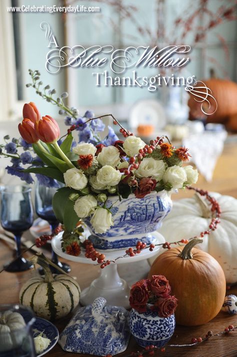 A Blue Willow Thanksgiving : Thanksgiving Table Inspiration | Celebrating everyday life with Jennifer Carroll Table Place Settings Everyday, Thanksgiving Table Settings Centerpieces, Thanksgiving Table Inspiration, Thanksgiving Decorations Diy Table, Thanksgiving Table Settings Diy, Thanksgiving Dinner Table Decorations, Pumkin Decoration, Table Settings Everyday, Thanksgiving Dinner Table