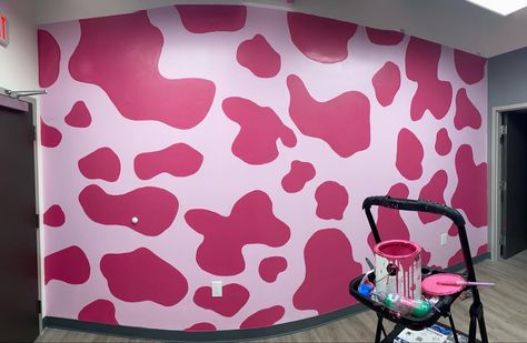 Cowprint Walls, Painted Wall Design, Cow Print Wall, Bedroom Wall Paint Colors, Pink Hallway, Pink Cow Print, Diy Christmas Door, Down Ceiling Design, Salon Suites Decor