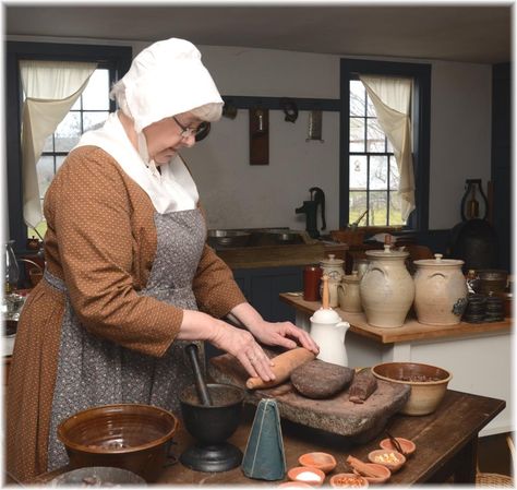 Cooking at Livingston kitchen, Genesee Country Village and Museum Colonial Thanksgiving, Hearth Cooking, House Photoshoot, Historic Kitchen, Antique Interiors, Royal Kitchen, Colonial Kitchen, Light Academia Aesthetic, Colonial Times