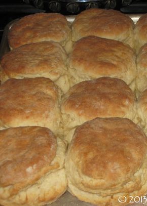 Farmhouse Biscuits, Homemade Biscuits Recipe, Butter Roll, How To Garden, Biscuit Bread, Biscuit Rolls, Biscuits Easy, Homemade Biscuits, Buttermilk Biscuits