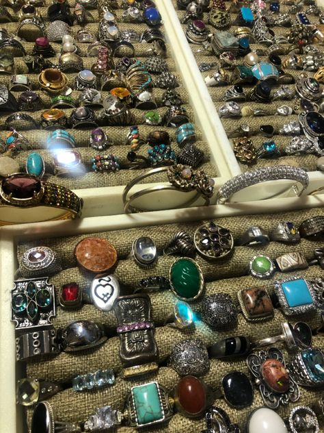 Second Hand Jewellery, Flea Market Rings, Chunky Crystal Jewelry, Thrifted Jewelry Aesthetic, Chunky Crystal Rings, Vintage Chunky Rings, Thrifted Rings, Crystal Rings Aesthetic, Thrift Accessories