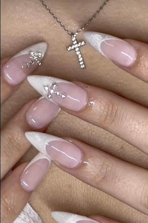 Maddy Perez Inspired Nails, Fancy Prom Nails, Winter Birthday Nails Almond, Acrylic Nail Designs With Gems, Madi Filipowicz Nails, Pedicure Valentines, Nail Gem Designs Simple Rhinestones, Prom Nails Classy, White Aura Nails