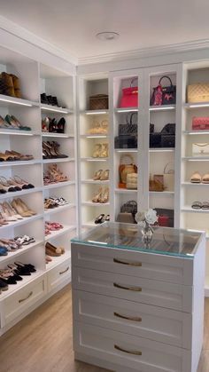 Budget Dressing Room, Mini Walk In Closet, Dressing Room Design Luxury, Master Closet Design, Dressing Room Decor, Dressing Room Closet, Walking Closet, Dream Closet Design, Walk In Closet Design