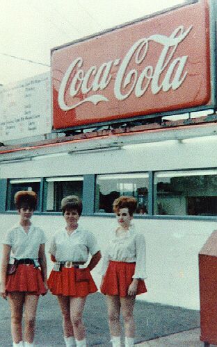 Vintage snapshot- car hops Vintage Diners 1950s, Diner Nyc, Set Theory, Car Hop, Always Coca Cola, Coca Cola Ad, Vintage Diner, Vintage Coke, Coke Cola