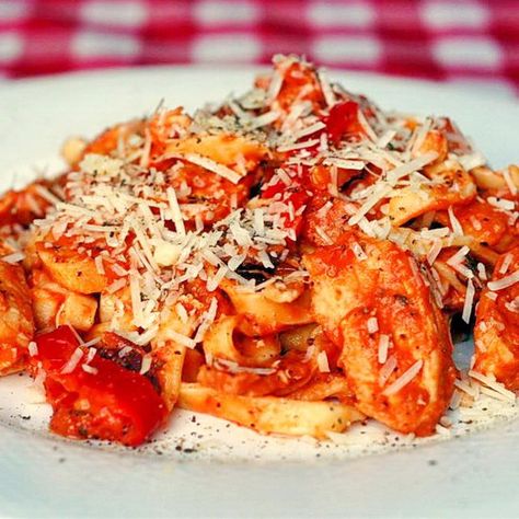 This one is in my personal favorite Top Ten pasta dishes. I love the smokiness of the bacon in the tomato herb sauce and the richness of a little added cream as well. This recipe is as impressive enough for dinner guests but is so good you’ll likely make it more often as a regular … Parm Pasta, Chicken Fettuccine, Family Supper, Rock Recipes, Herb Sauce, Chicken Parm, Dinner Guests, Perfect Pasta, Grilling Chicken Breast