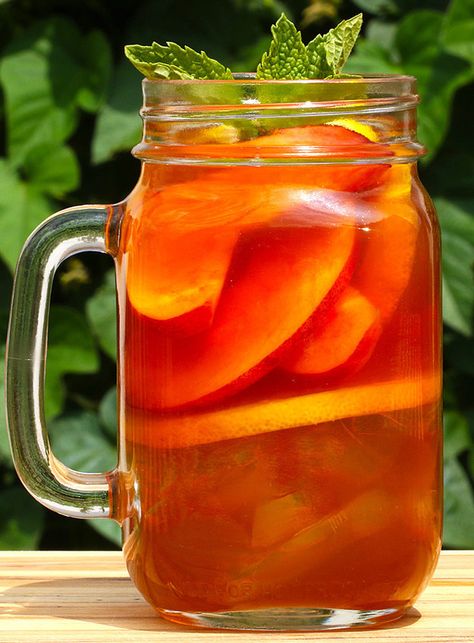 Peach Iced Tea Whiskey Peach Whiskey, Peach Iced Tea, Whisky Cocktail, Whiskey Recipes, Peach Ice Tea, Black Tea Bags, Whiskey Cocktail, Whiskey Drinks, Starbucks Recipes