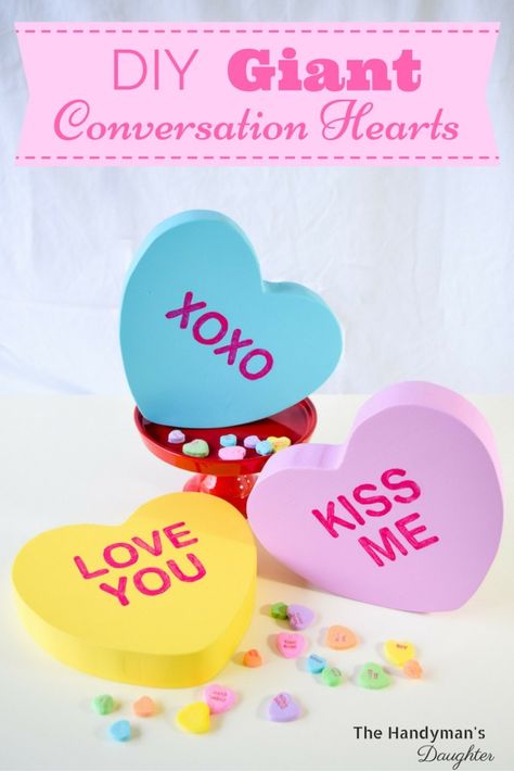 These DIY giant conversation hearts are easy to make with wood scraps, and are perfect for Valentine's Day decor! Conversation Hearts Crafts, Diy Valentinstag, Saint Valentin Diy, Valentines Bricolage, Conversation Hearts Candy, Ideas Valentines Day, Diy Router, Heart Diy, Conversation Hearts