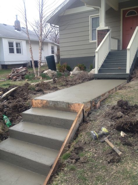 Pouring the new concrete. Front Door Steps, Trip To Chicago, Concrete Staircase, Patio Steps, Front Garden Landscape, Garden Stairs, Concrete Stairs, Construction Diy, Concrete Diy Projects