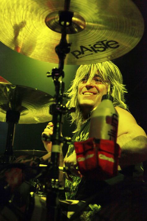 Mikkey Dee http://www.drumperium.com/cat/drummers-vault/ Mikkey Dee, Lemmy Motorhead, Mercyful Fate, King Diamond, Lemmy Kilmister, Band Wallpapers, Power Metal, Cover Artwork, Modern Love