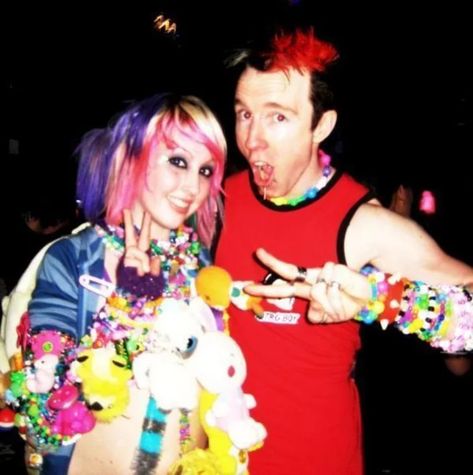 Rave Outfits 90s, 90s Rave Aesthetic, Emo Boy Hair, Rave Aesthetic, Rave Fit, Neon Rave, Scene Bangs, Alternative Subcultures, Fit Aesthetic