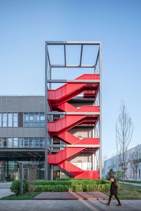 Staircase Architecture, External Staircase, Living In China, Exterior Stairs, Stairs Architecture, Stairs Design Modern, Outdoor Stairs, Structure Architecture, Architecture Exterior