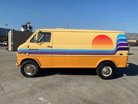 Camper Van Painting, Cool Van Paint Jobs, Custom Van Paint Jobs, Retro Van Paint Job, Campervan Exterior Paint Ideas, Van Exterior Paint Ideas, Camper Painting Exterior, Van Painting Ideas, Van Paint Jobs