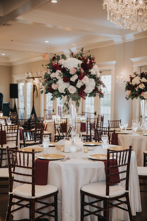 Maroon Wedding Backdrop, Wine Wedding Decorations, Wedding Backdrop Ideas, Burgundy Wedding Centerpieces, Blush Wedding Centerpieces, Wine Red Wedding, Burgundy Wedding Theme, Burgundy And Blush Wedding, Top Flowers