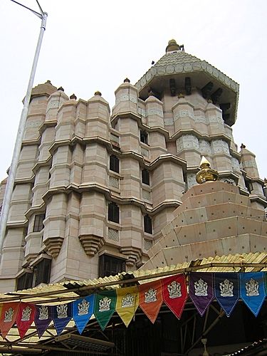 Siddhi Vinayak Temple, Mumbai, India © Bipul Keshri Mumbai Siddhivinayak, Siddhivinayak Temple, Mumbai City, Food Drink Photography, Drink Photography, Blouse Hand Designs, Mumbai India, Incredible India, Discover The World