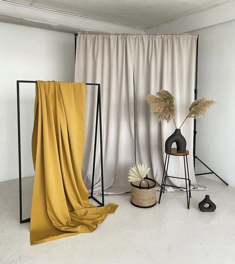 Youtube Backdrop Ideas 💡 Photostudio Interiors Ideas, Backdrop Ideas For Youtube, Cloth Backdrop Photoshoot, Youtube Backdrop Ideas, Studio Set Design Photography, Backdrop Photoshoot Ideas, Photostudio Interiors, Photoshoot Backdrop Ideas, Photo Studio Interior Design