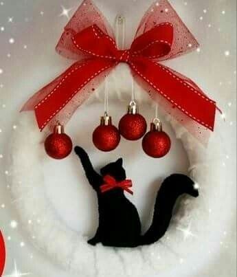 Christmas Cat Wreath White Kittens, Xmas Wreaths, Noel Christmas, Wreath Designs, Christmas Wreaths Diy, Wreath Crafts, Xmas Crafts, Homemade Christmas, Christmas Crafts Diy