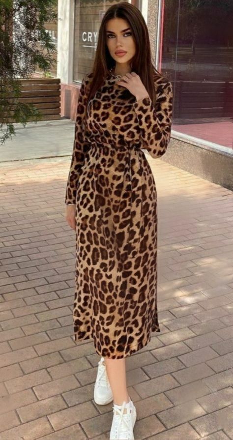 Tiger Dress Outfit, Tiger Dresses, Leopard Outfit Ideas, Leopard Clothes, Style Black Women, Tiger Dress, Leopard Outfit, Tiger Print Dress, Printed Denim Jeans