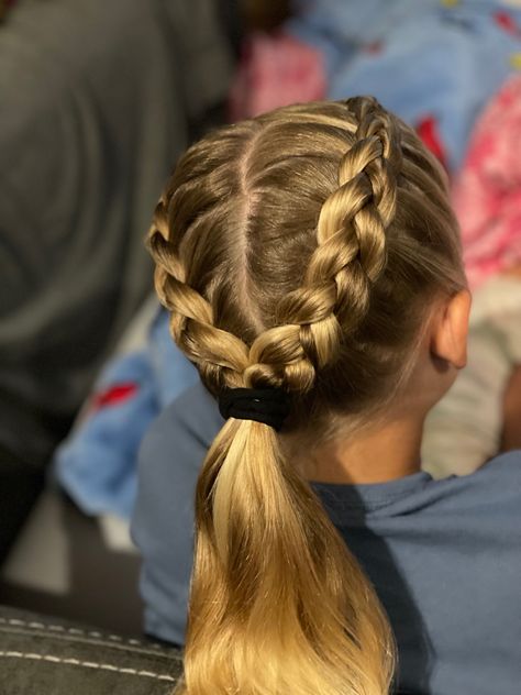 Dance Hairstyles Competition Braid, Hairstyles For Contemporary Dance, Showmanship Hairstyles, Hairstyles For Hip Hop Dance, Cheerdance Hairstyle Women, Hairstyles For Hiphop Dancers, Hiphop Dance Hairstyles, Dance Photoshoot Hairstyles, Acrobat Hairstyles