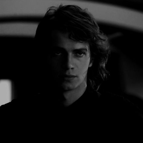 Star Wars Black Aesthetic, Anakin Black And White, Anakin Skywalker Black And White, Anakin Skywalker Pfp, Anakin Skywalker Icon, Fast And Furious Cast, Star Wars Anakin, Black And White Stars, Dog Icon