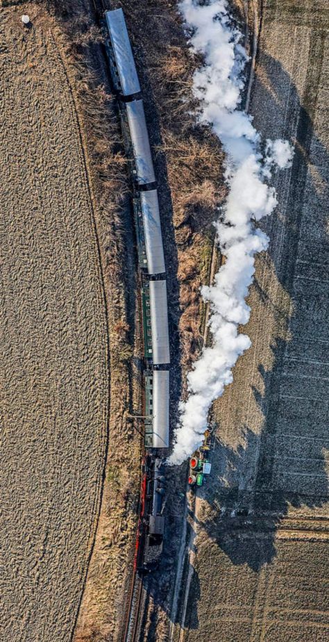 This is a great bird's-eye view of an old steamer... Train Front View, Bird Eye View, Old Steam Train, Rail Transport, Train Photography, Lionel Trains, Old Train, Aerial Drone, Steam Engines