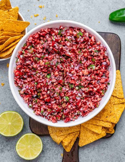 Cranberry Salsa is one of my favorite appetizers to make during the fall and holiday seasons when fresh cranberries are in season. Cranberry Salsa Recipes, Cranberry Cream Cheese Dip, Cranberry Dip, Cottage Cheese Dips, Cranberry Salsa, Easy Salsa Recipe, Strawberry Salsa, Cranberry Cream Cheese, Chips Recipe