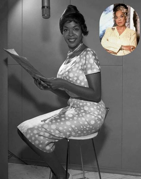 HIT HARD ENTERTAINMENT | DELLA REESE: FIRST BLACK WOMAN TO GUEST HOST 'THE TONIGHT SHOW' | Facebook Della Reese, Berlin Photography, Black Actresses, Duke Ellington, Hollywood Gossip, Vintage Black Glamour, Box Braids Styling, Black Hollywood, Womens History Month