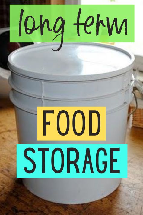 Food grade 5 gallon buckets can be a very useful tool for your long-term food storage. In fact, whole grains and other foods can have be stored safely for about five years when properly stored in buckets. These buckets can hold a lot. The term “properly stored” is very important and should be paid attention to – packing food into a food grade bucket and putting on a lid is not “proper storage.” 5 Gallon Bucket Organizer, 5 Gallon Bucket Food Storage, Grain Storage Ideas, Bulk Food Storage, Storing Food Long Term, Preparedness Ideas, Food Grade Buckets, Five Gallon Bucket, Oxygen Absorbers