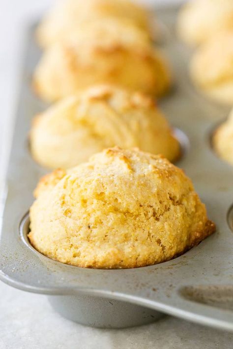 Nothing better than warm cornbread muffins topped with butter! These homemade cornbread muffins are simple to make and made with sour cream, butter, and whole milk to make them extra moist! #cornbread #muffins #easy #recipe #corn #homemade #Appetizer #Sidedish Homemade Cornbread Muffins, Gluten Free Corn Muffins, Easy Cornbread Muffins, Easy Homemade Cornbread, Easy Cornbread, Cornbread Muffins Recipe, Summer Pasta Salad Recipes, Favorite Chili Recipe, Cornbread Easy