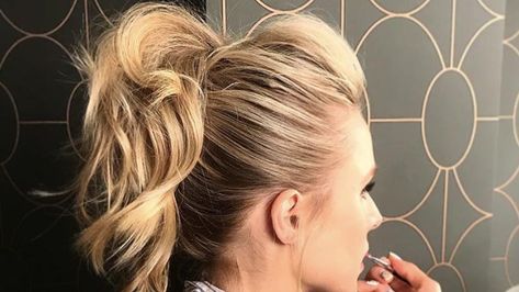 Old School Hairstyles, Banana Clip Hairstyles, Southern Hair, Easy To Do Hairstyles, Banana Hair Clips, Banana Clip, Clip Hairstyles, Retro Hairstyles, Feathered Hairstyles