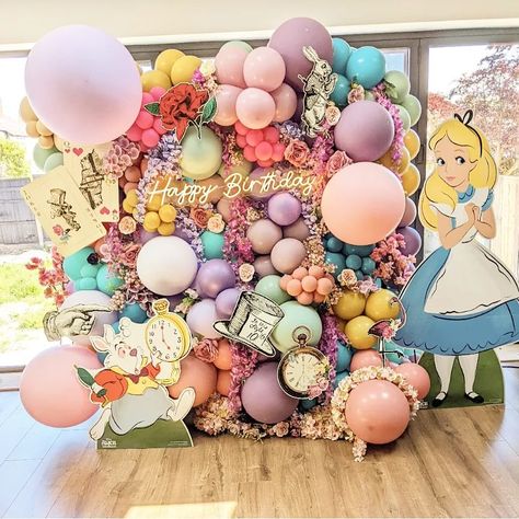 Alice In Onederland Balloon Garland, Balloons Alice In Wonderland, Alice In Wonderland Balloons, Alice In Wonderland Kids Party, Alice In Wonderland Balloon Arch, Alice In Wonderland Backdrop, Alice In Wonderland Party Decorations, Alice In Wonderland Crafts