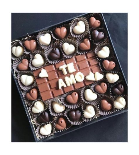 Homemade Chocolate Hampers, Chocolate Packing Ideas Gift Homemade, Valentine's Chocolate, Custom Chocolate Bars, Chocolate Bar Design, Chocolate Bars Gift, Dessert Cups Recipes, Homemade Chocolate Bars, Diy Hot Chocolate