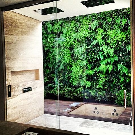 Private Indoor Shower with Vertical Garden View Outdoor Bathroom Design, Casa Country, Outdoor Bath, Garden Bathroom, Bathroom Design Inspiration, Outdoor Bathrooms, Green Bathroom, Living Wall, House Bathroom