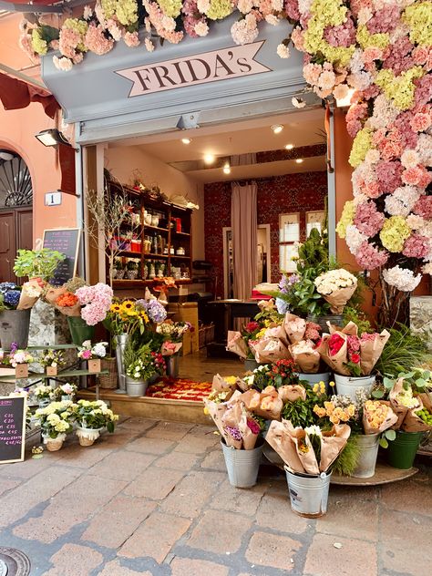 Floral Shop Interior Design, Flower Store Interior, Lisa Background, Flower Shop Display, Flower Aesthetics, Floral Aesthetics, Flower Shop Interiors, Flower Shop Decor, Flower Cafe