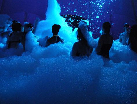 Foam Machine Party, Foam Party Aesthetic, Foam Party Outfit, Boys Mood Board, Vida Aesthetic, Lazer Lights, Foam Machine, Foam Party, Bubble Party