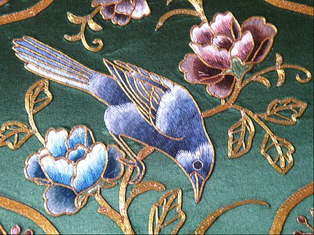 Embroidery On Silk, Chinese Bird, Embroidery Chinese, Shrewsbury Shropshire, Chinese Embroidery, String Art Patterns, Chinese Silk, Bird Embroidery, Thread Painting