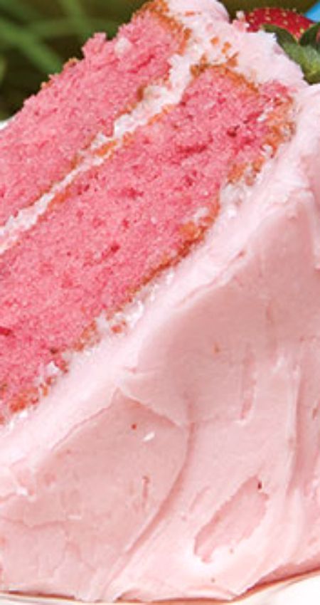 Strawberry Cake with Strawberry Cream Cheese Frosting Recipe Strawberry Cream Cheese Frosting, Cheese Frosting Recipe, Cake With Strawberry, Strawberry Cake Recipes, Dessert Aux Fruits, Brownie Desserts, Cream Cheese Frosting Recipe, Strawberry Cream Cheese, Munnar